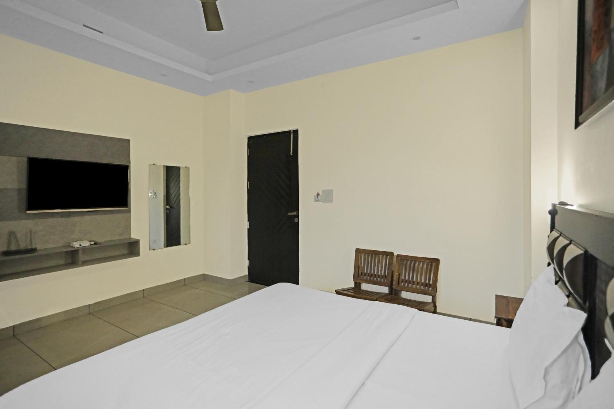 Hotel O Heart Beat Hotel Велика Нойда Екстер'єр фото
