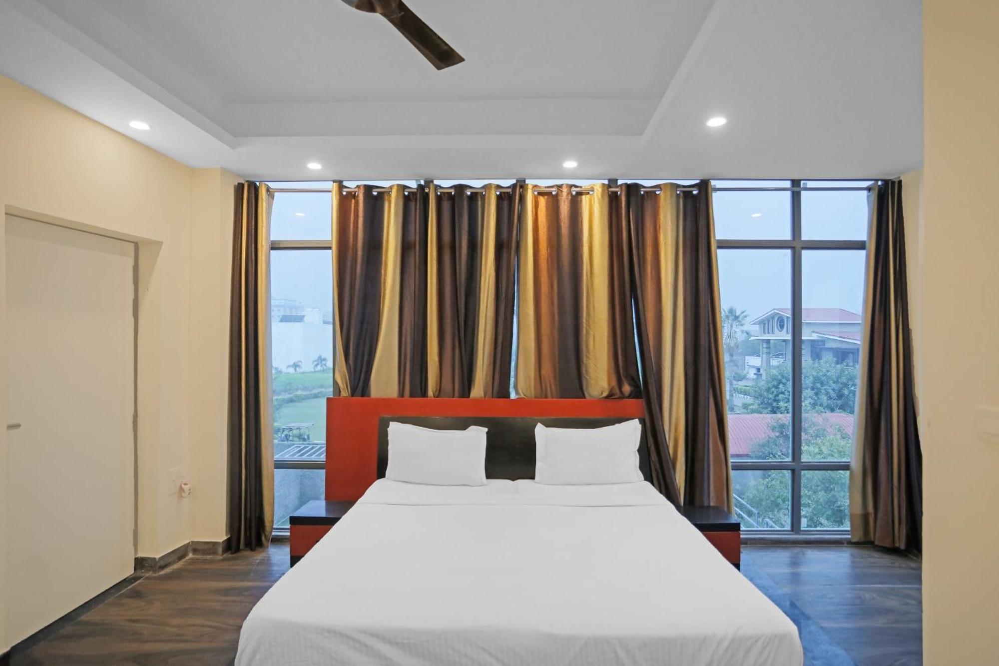 Hotel O Heart Beat Hotel Велика Нойда Екстер'єр фото