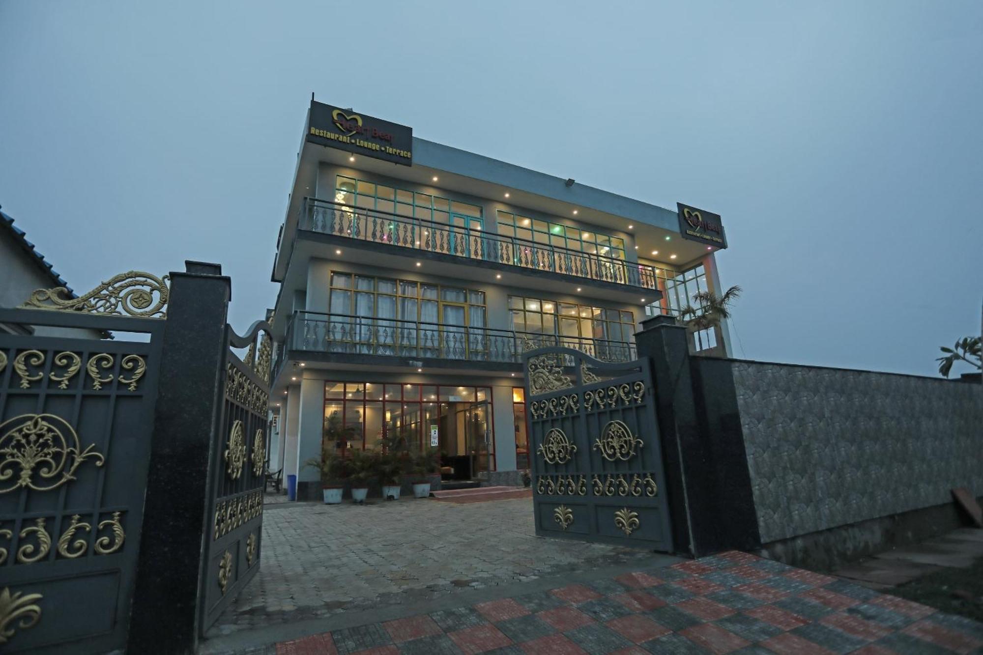 Hotel O Heart Beat Hotel Велика Нойда Екстер'єр фото