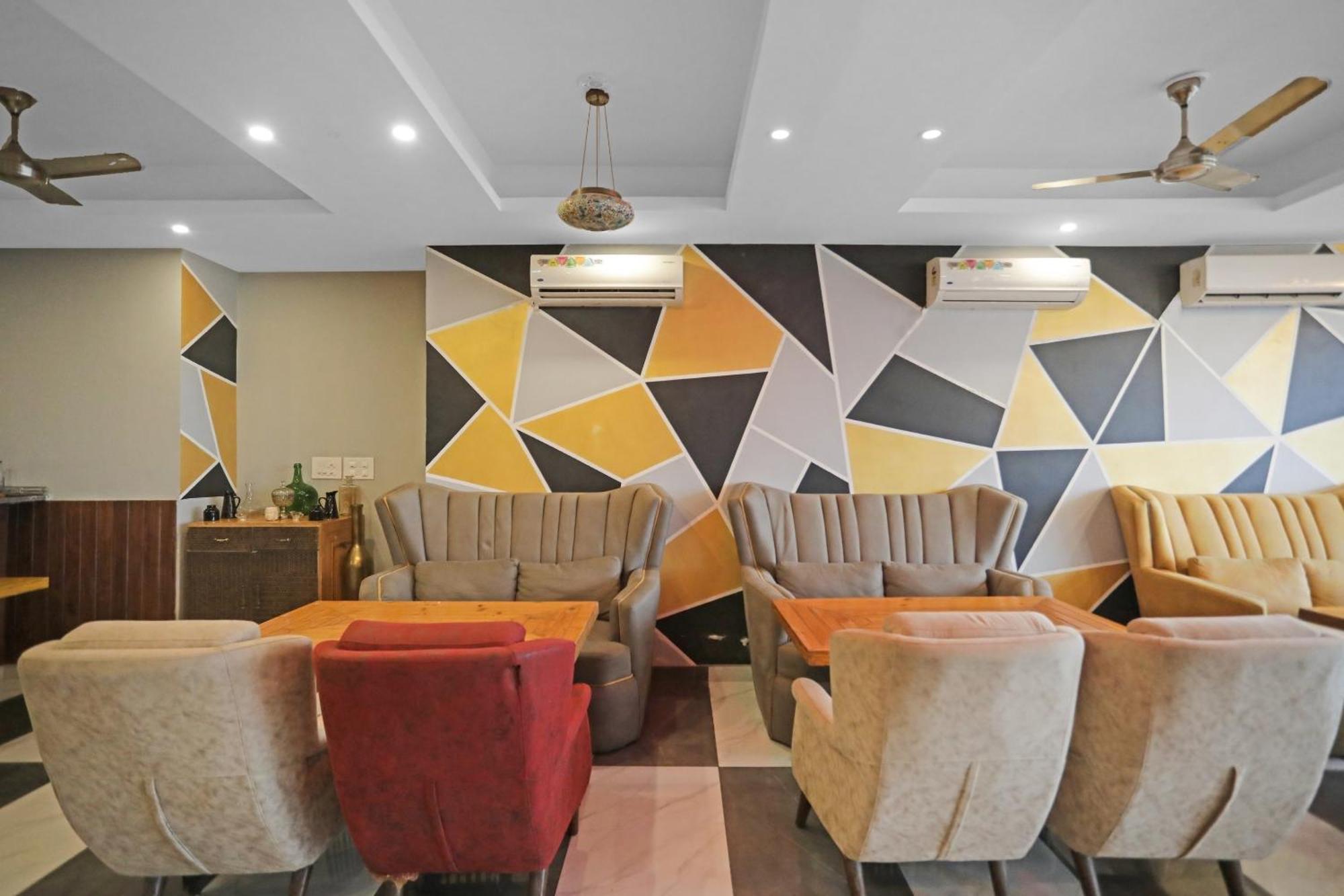 Hotel O Heart Beat Hotel Велика Нойда Екстер'єр фото